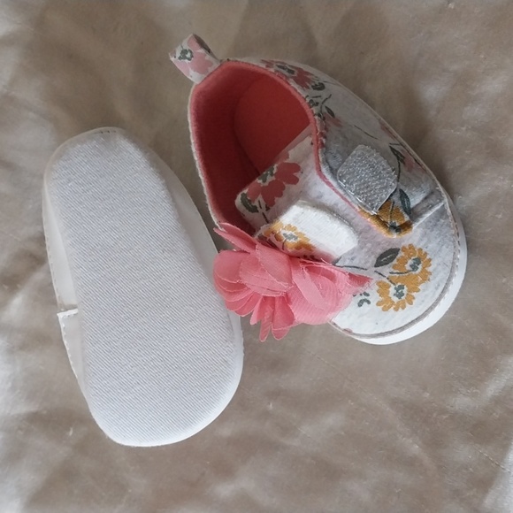 Carter's 0-3m bsby shoes - Picture 2 of 3